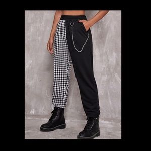 Black sweatpants with chain ✨